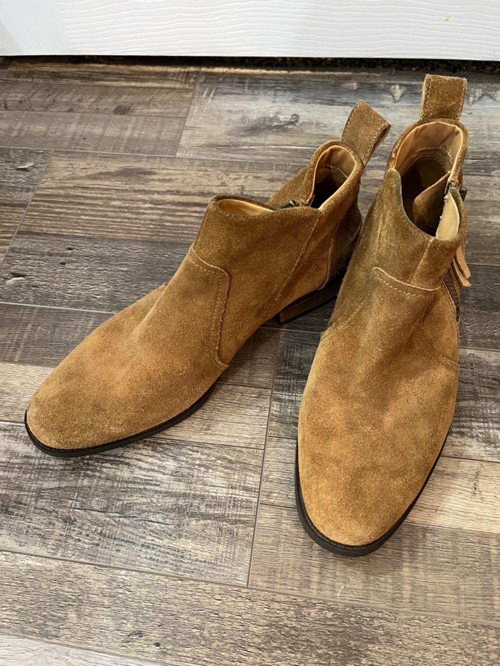 UGG Womens Suede Chukka Boots in Cognac Brown size 9
